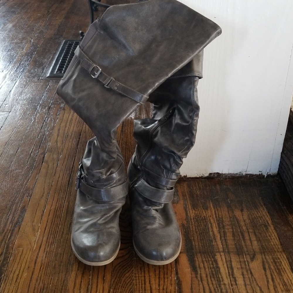 Knee/thigh high Gray boot